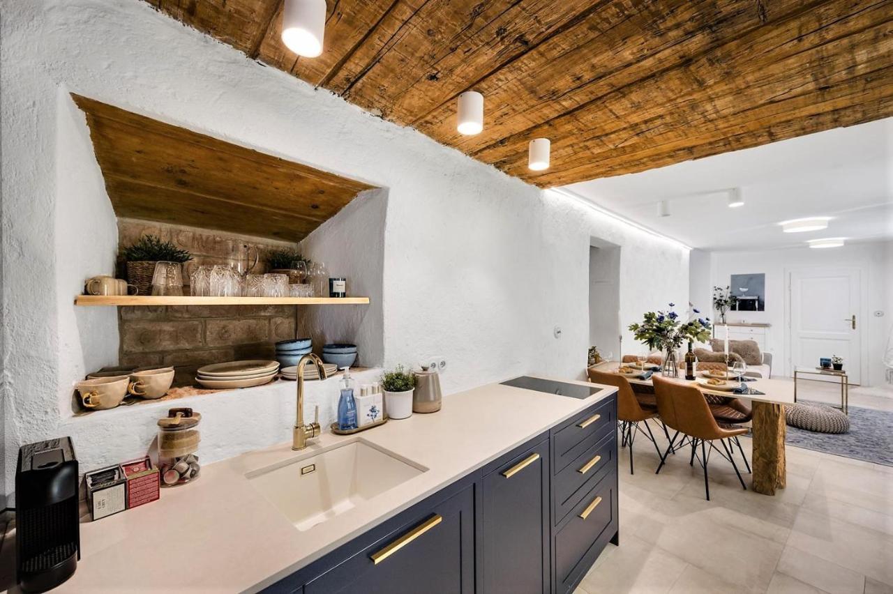 New Design & High Standard From 16th Century In Old Town-free Parking Appartamento Bratislava