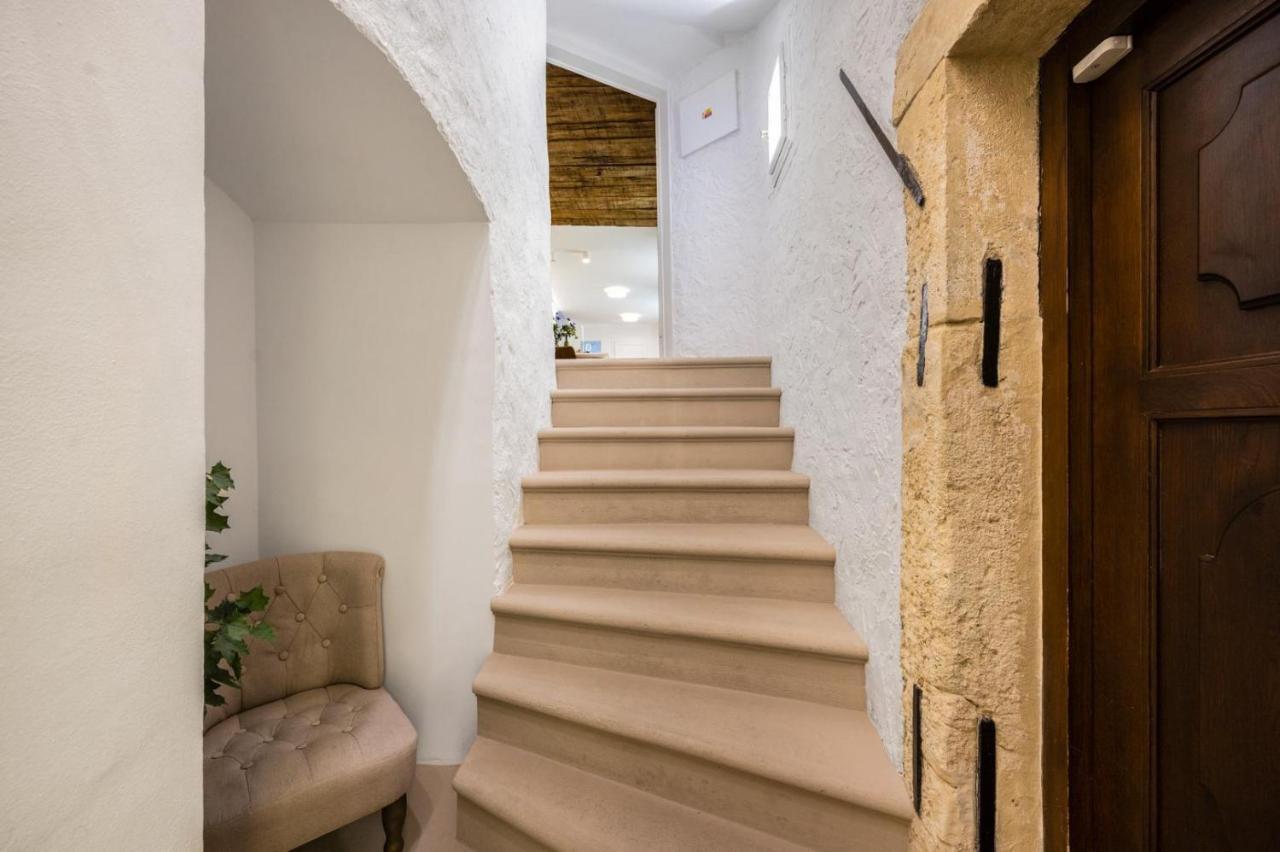 Appartamento New Design & High Standard From 16th Century In Old Town-free Parking Bratislava