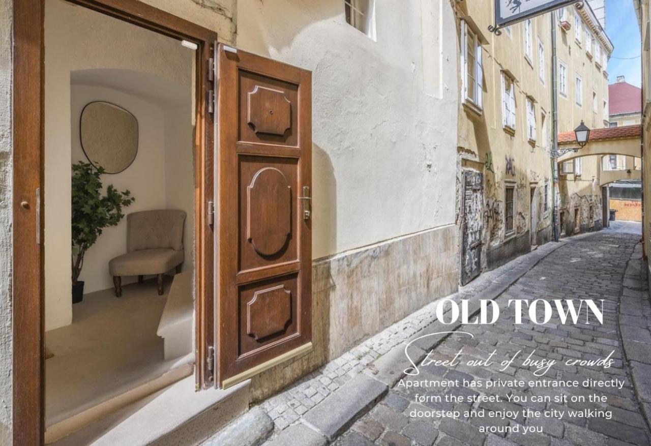New Design & High Standard From 16th Century In Old Town-free Parking Appartamento