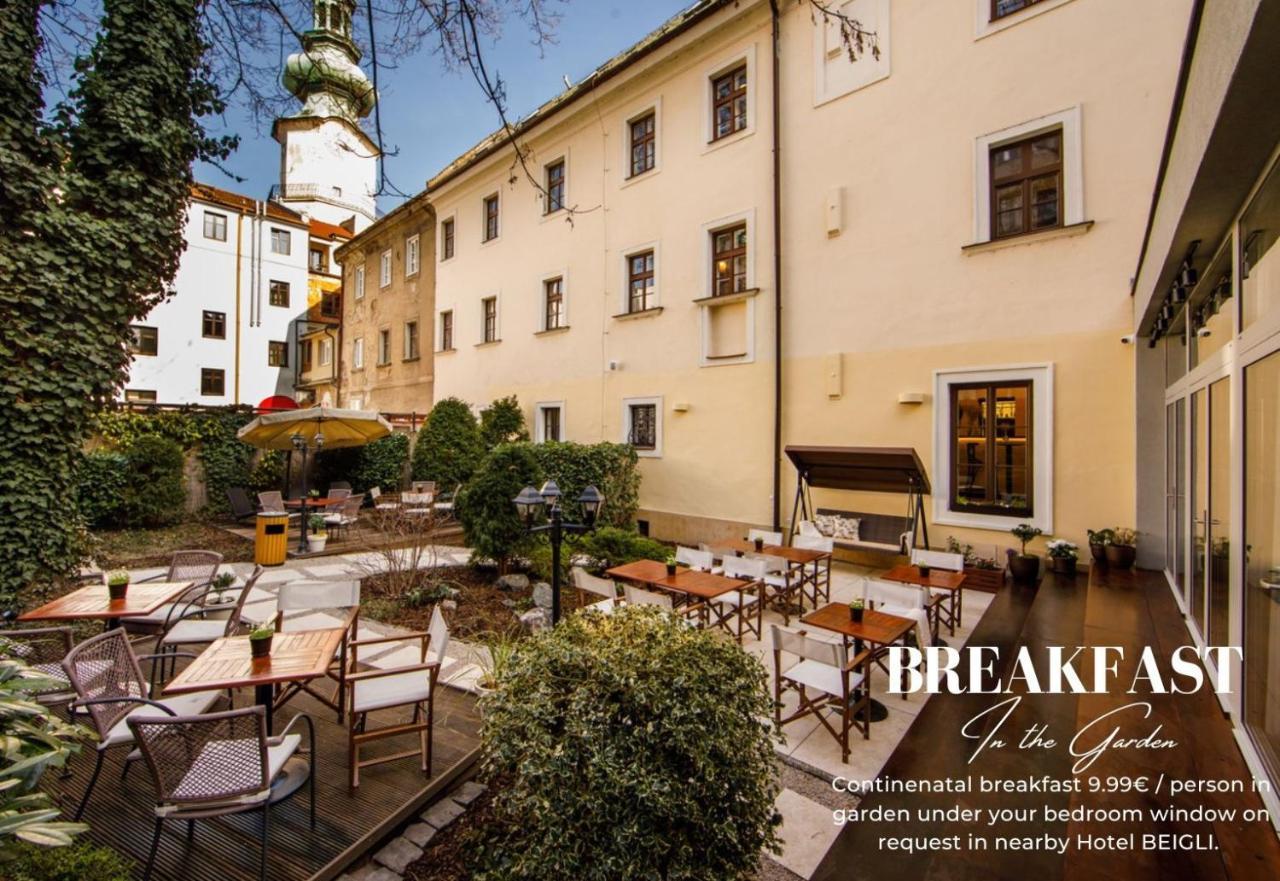 New Design & High Standard From 16th Century In Old Town-free Parking Appartamento